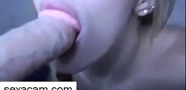  Webcam babe blows big dildo and takes fake cum - sexacam.com